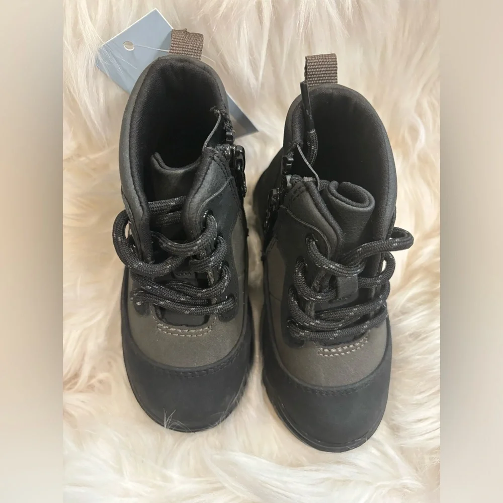 Cat and Jack child’s boot NWT